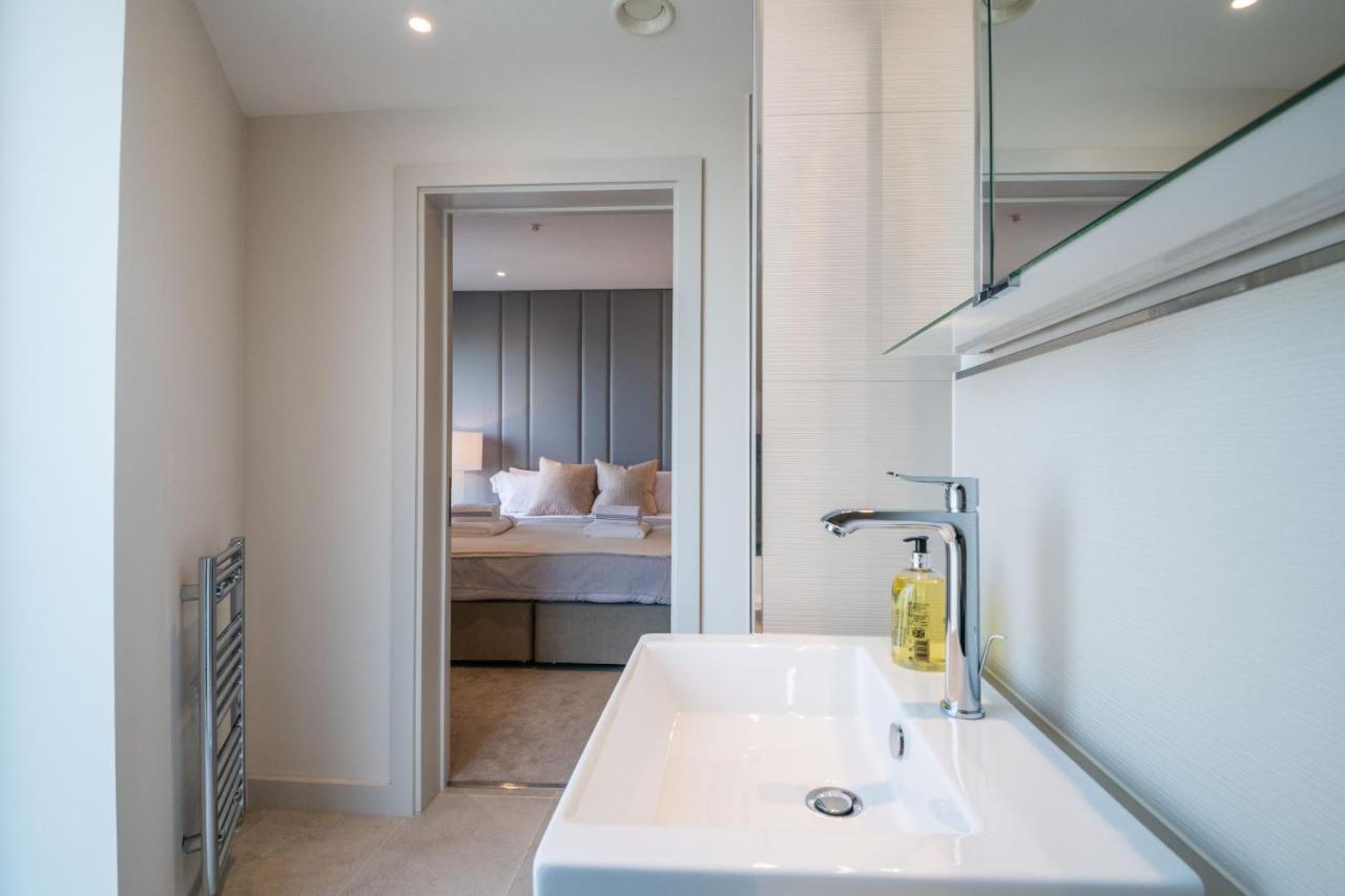Luxurious Victoria By The Apollo Theatre By Underthedoormat * Londra